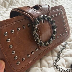 Boho Studded Crossbody Bag
Brown Faux Leather Rhinestone
Buckle Chain Strap